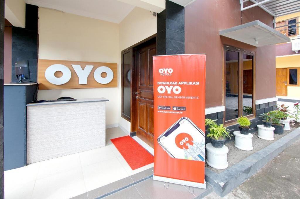 Oyo 347 Bayang Brothers Guest House Maguwo Exterior foto