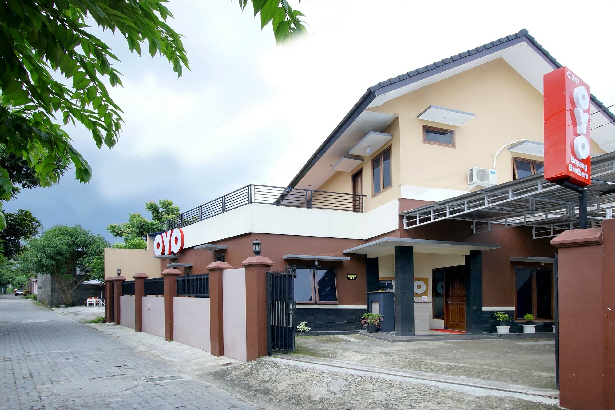 Oyo 347 Bayang Brothers Guest House Yogyakarta Exterior foto